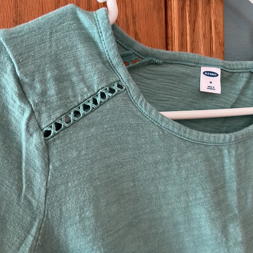 Old Navy Mint Green Top Size Medium Shoulder Detail Knotted Casual Spring Pastel - Picture 2 of 6
